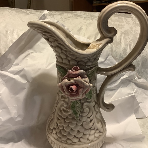 Vintage ornate Italian Capodimonte style Rose sculpted pitcher vase 14” high - Picture 11 of 13